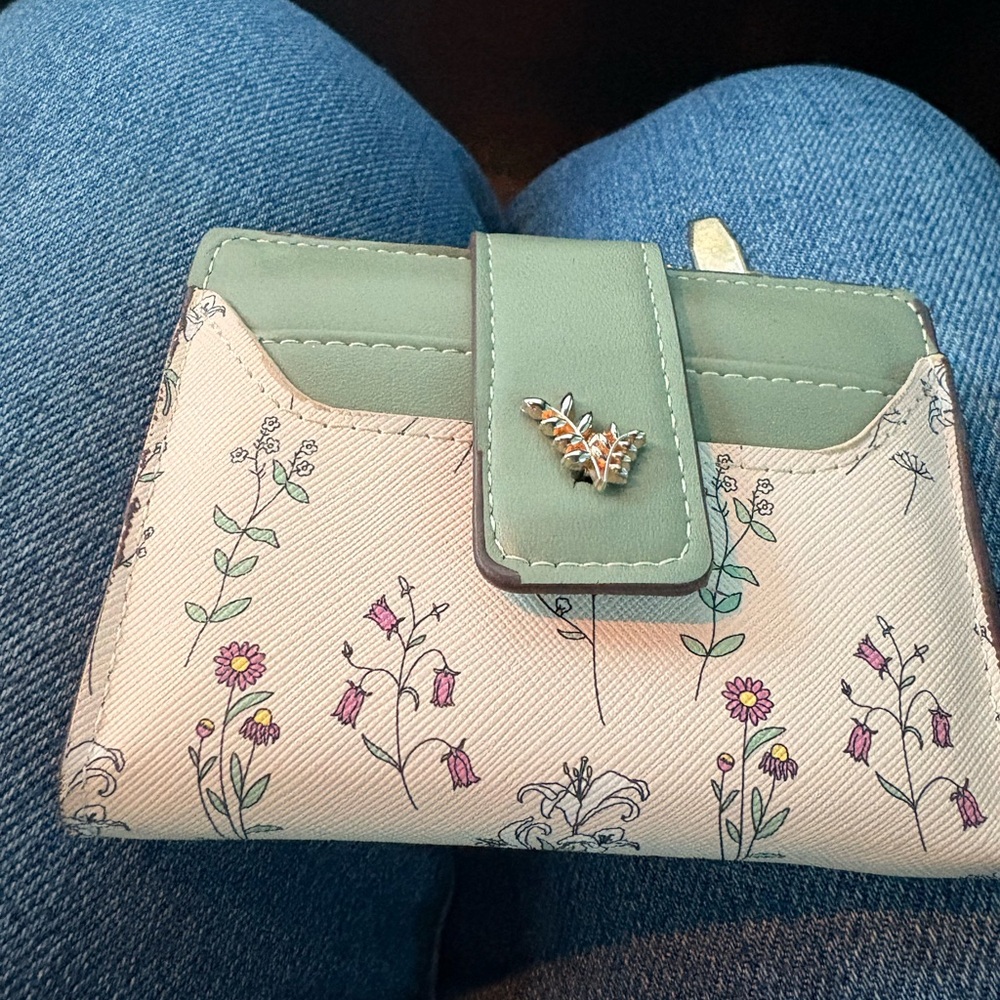 Floral Print Mint Accent Women's Wallet